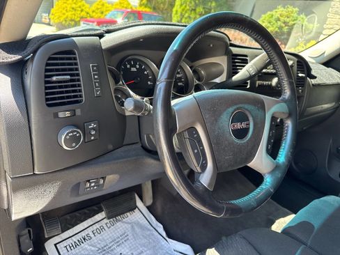 Used 2011 GMC Sierra 2500 SLE w/ SLE Preferred Package AWD/4WD image 19