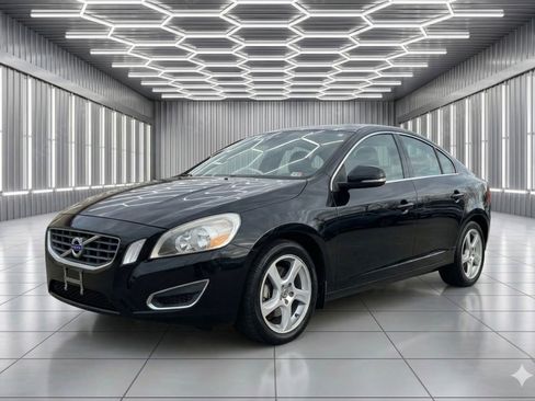Used 2012 Volvo S60 T5 FWD image 1