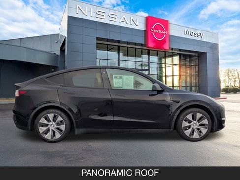 Used 2021 Tesla Model Y 2WD image 5