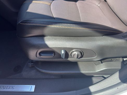 Used 2024 Chevrolet Equinox Premier AWD/4WD image 16