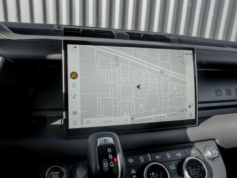 Used 2025 Land Rover Defender 110 S image 13