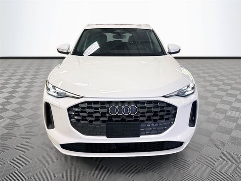 Certified 2025 Audi Q5 Premium w/ Convenience Package AWD/4WD image 2
