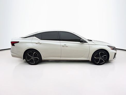 Used 2023 Nissan Altima 2.5 SR FWD image 10