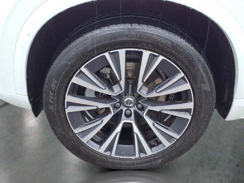 Used 2022 Volvo XC90 T6 Momentum image 10