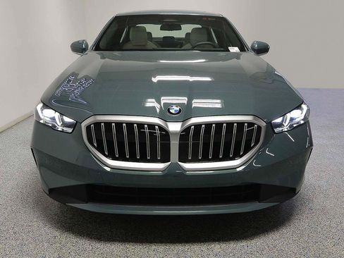 New 2026 BMW 530i RWD image 2
