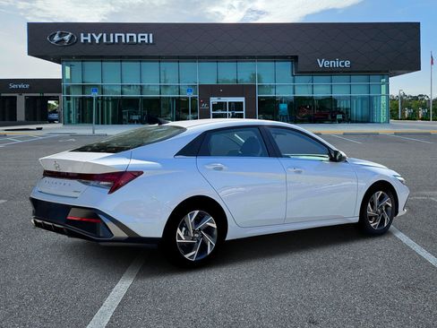 New 2026 Hyundai Elantra Limited FWD image 7