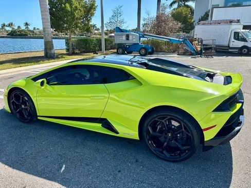 Used 2022 Lamborghini Huracan EVO RWD image 9