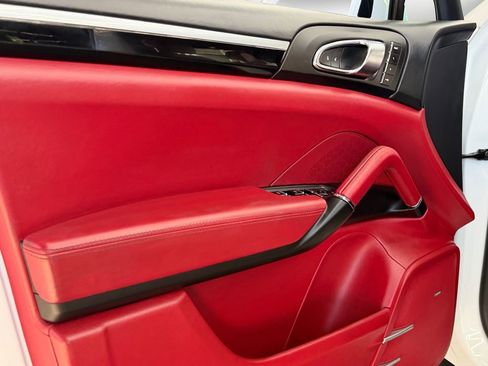 Used 2018 Porsche Cayenne Platinum Edition w/ Premium Package image 16