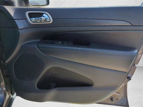 Used 2017 Jeep Grand Cherokee Laredo w/ Quick Order Package 23E image 27