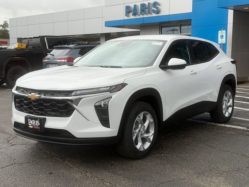 New 2026 Chevrolet Trax LS w/ LS Convenience Package FWD image 3