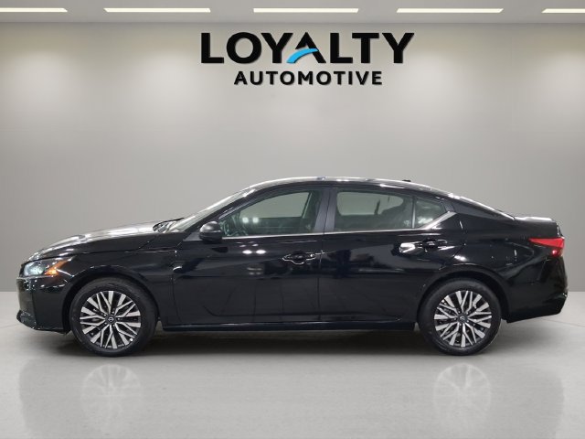 Used 2026 Nissan Altima 2.5 SV AWD/4WD image 2