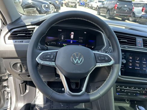 Used 2023 Volkswagen Tiguan SE w/ Panoramic Sunroof Package FWD image 17