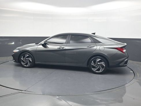 Used 2024 Hyundai Elantra SEL w/ Convenience Package FWD image 10