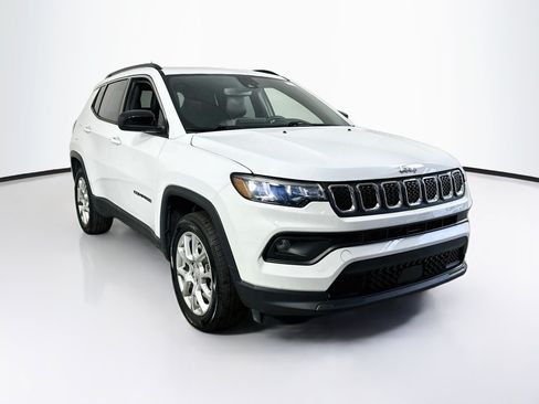 Used 2023 Jeep Compass Latitude AWD/4WD image 3