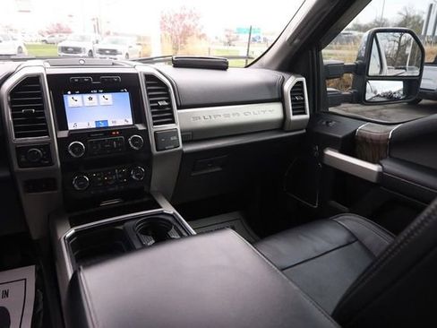 Used 2019 Ford F250 Lariat w/ Chrome Package image 24