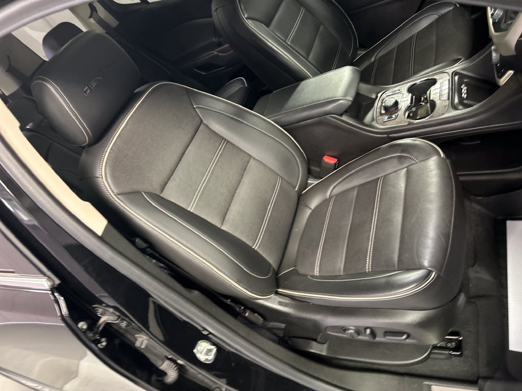 Used 2023 GMC Acadia Denali w/ Denali Ultimate Package AWD/4WD image 27