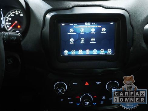 Used 2019 Jeep Renegade Latitude AWD/4WD image 17