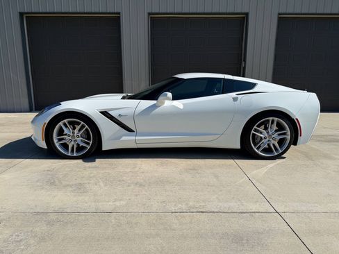 Used 2019 Chevrolet Corvette Stingray Coupe w/ 1LT RWD image 3