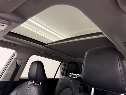 Used 2022 Toyota Highlander Platinum FWD image 26