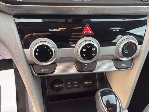 Used 2019 Hyundai Elantra SEL image 13