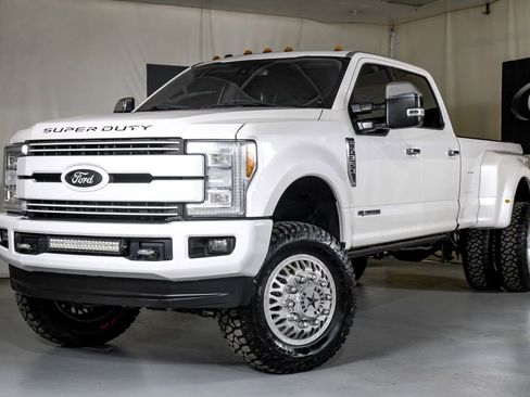 Used 2017 Ford F350 Lariat w/ Lariat Ultimate Package image 4