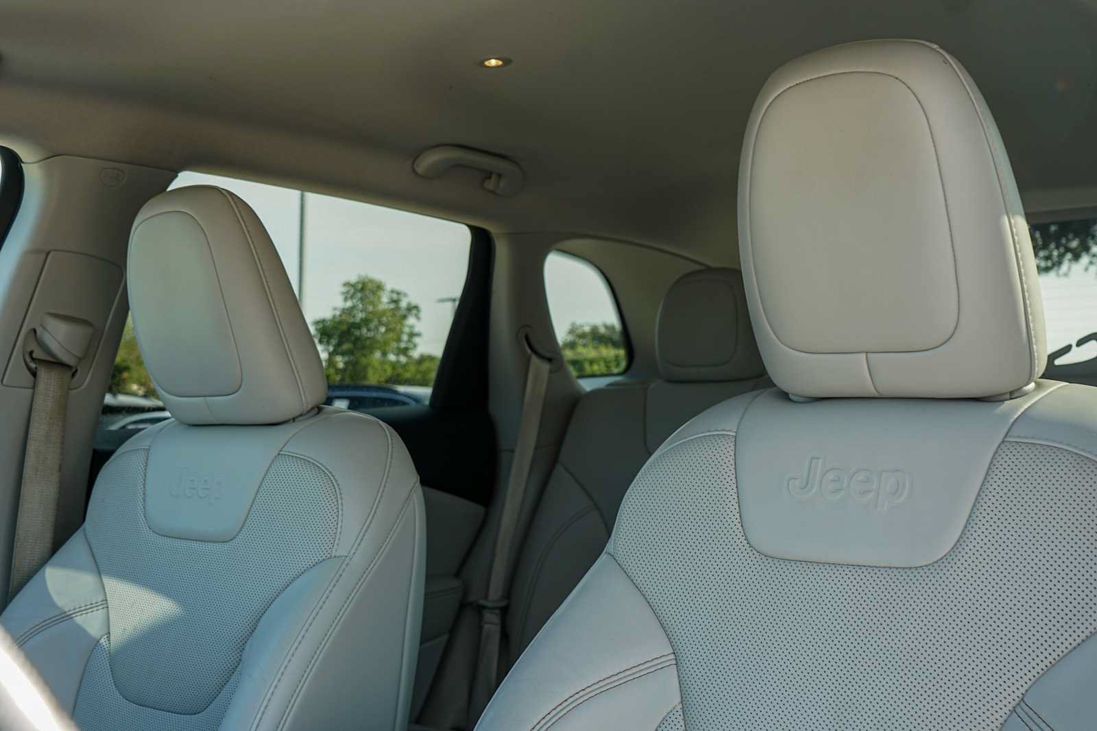 Used 2020 Jeep Cherokee Limited FWD image 10