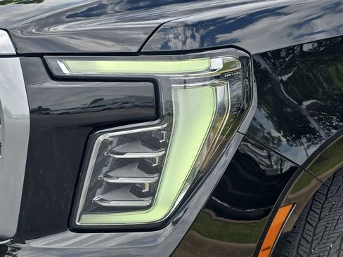Used 2025 GMC Yukon XL Denali AWD/4WD image 29
