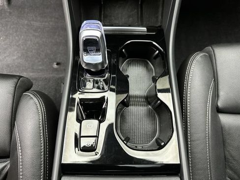 Used 2024 Volvo XC40 B5 Plus w/ Protection Package Premier AWD/4WD image 20
