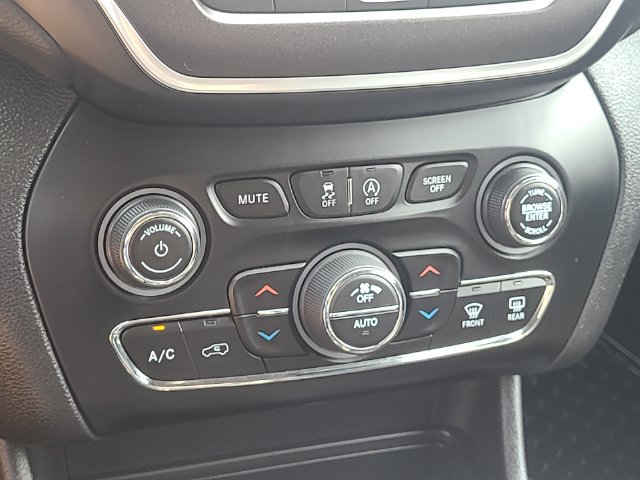 Used 2020 Jeep Cherokee Trailhawk w/ Cold Weather Group AWD/4WD image 20