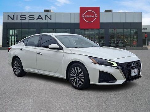 Certified 2023 Nissan Altima 2.5 SV w/ SV Premium Package AWD/4WD image 1