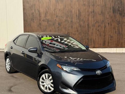 Used 2019 Toyota Corolla LE image 1