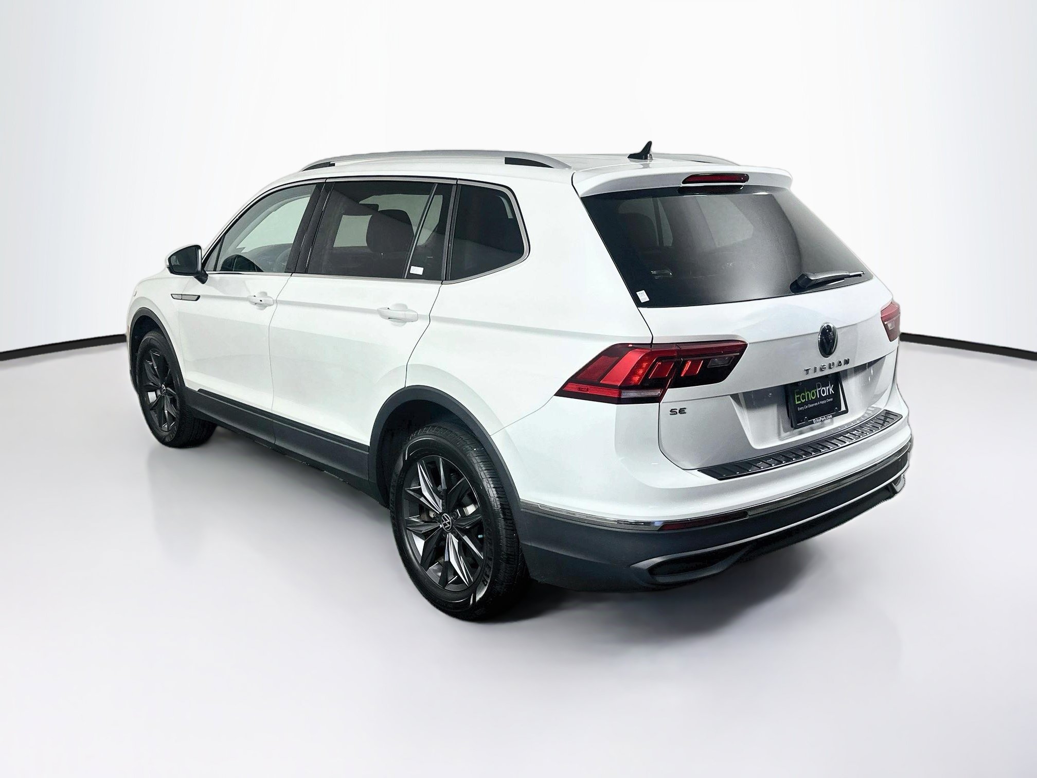 Used 2023 Volkswagen Tiguan SE FWD image 5