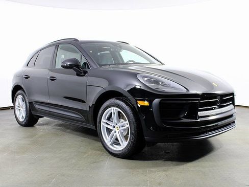 Certified 2025 Porsche Macan image 9