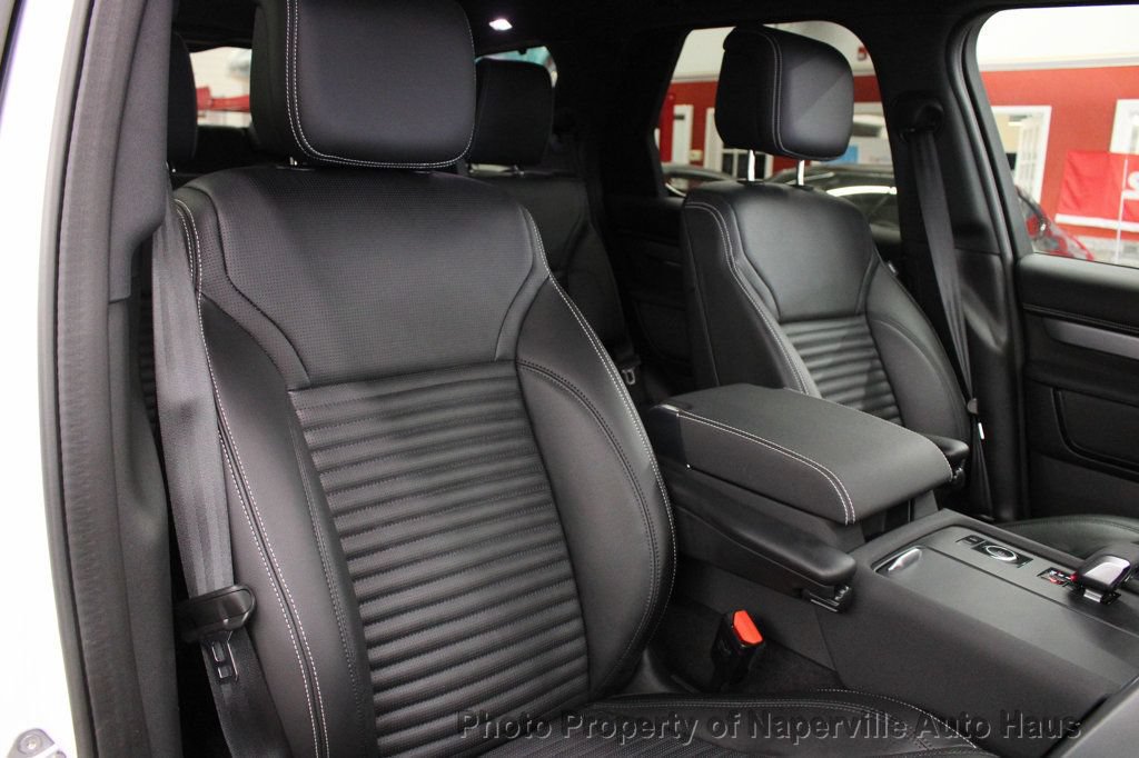 Used 2025 Land Rover Discovery Dynamic SE AWD/4WD image 44