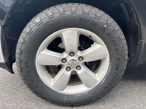 Used 2023 RAM 1500 Classic SLT AWD/4WD image 8