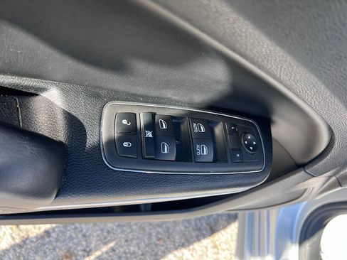 Used 2022 Chrysler 300 Touring L w/ Comfort Group image 33