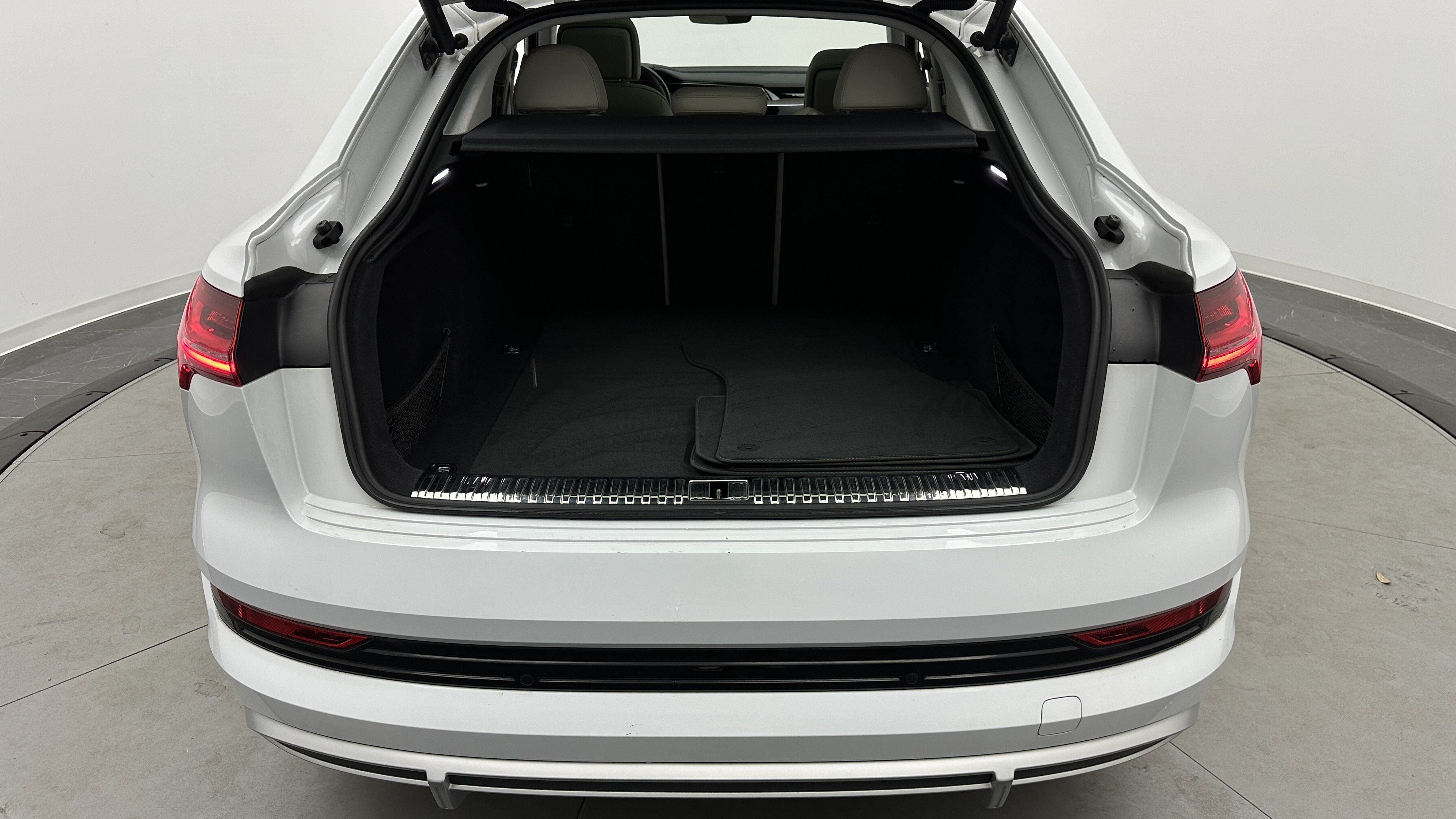 Used 2021 Audi e-tron Premium AWD/4WD image 32