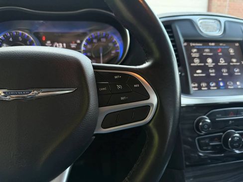 Used 2018 Chrysler 300 Touring AWD/4WD image 12