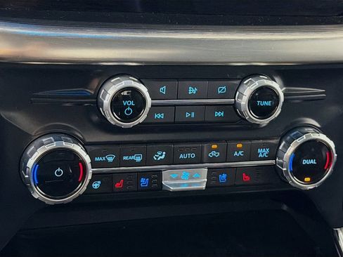 Used 2023 Ford F150 Lariat w/ Trailer Tow Package image 24