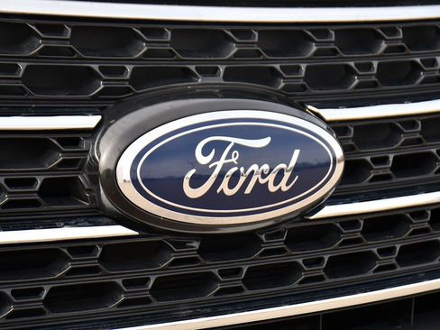 Used 2022 Ford Explorer XLT w/ Equipment Group 202A image 36