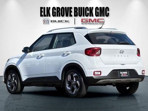Used 2025 Hyundai Venue SEL FWD image 6