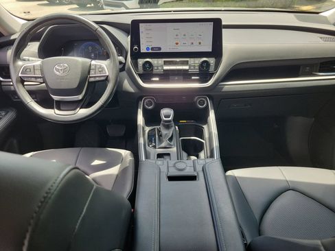 Used 2024 Toyota Grand Highlander AWD Hybrid image 13