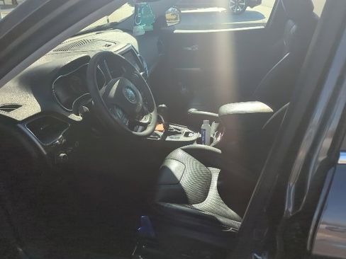 Used 2022 Jeep Cherokee Latitude Lux w/ Sun & Sound Group image 5