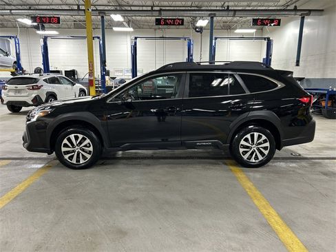 Certified 2025 Subaru Outback Premium image 5