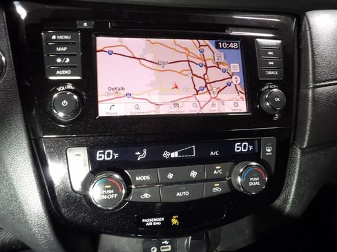 Used 2019 Nissan Rogue SV w/ Premium Package image 16