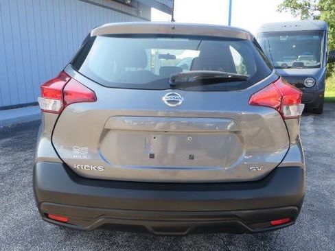 Used 2018 Nissan Kicks SV FWD image 3