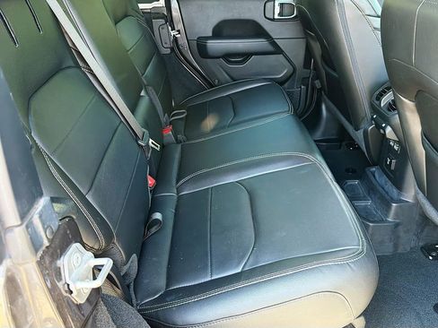 Used 2022 Jeep Wrangler Unlimited Sahara w/ Cold Weather Group AWD/4WD image 30