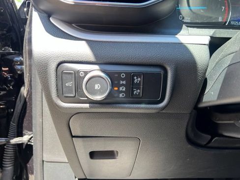 Used 2023 Ford Explorer XLT w/ Equipment Group 202A AWD/4WD image 23