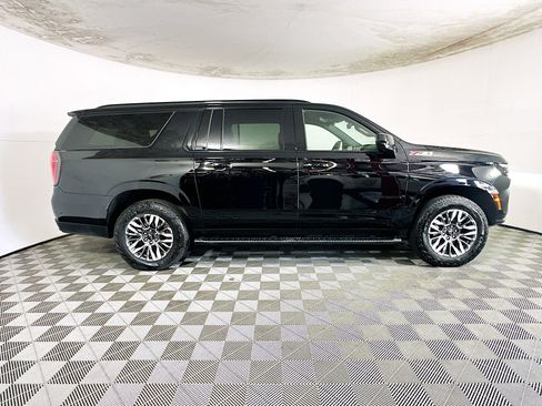 Used 2025 Chevrolet Suburban Z71 AWD/4WD image 2