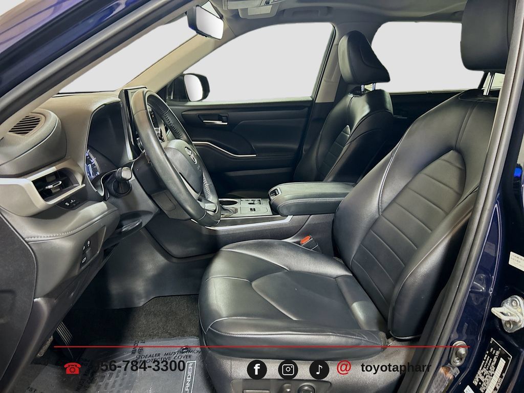 Used 2023 Toyota Highlander XLE FWD image 19